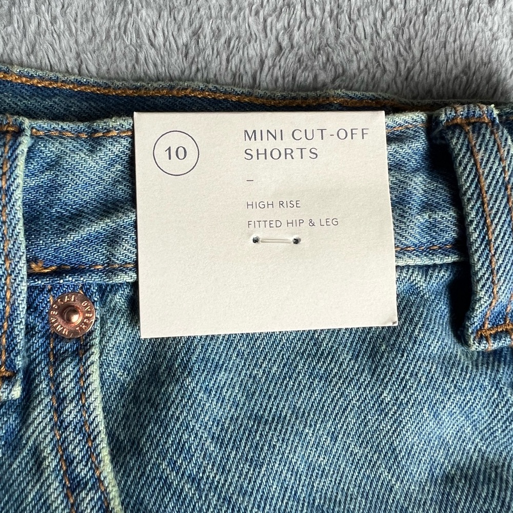Universal Thread Shorts - Picture 3 of 3